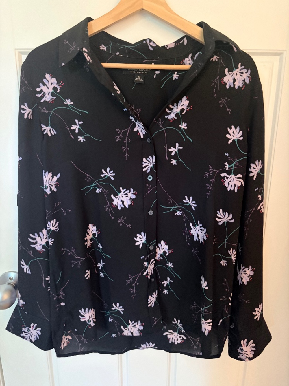 Banana Republic Black Floral Button-Down Blouse – Size Medium